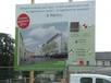  pancarte annonçant un chantier de contruction d'immeubles
